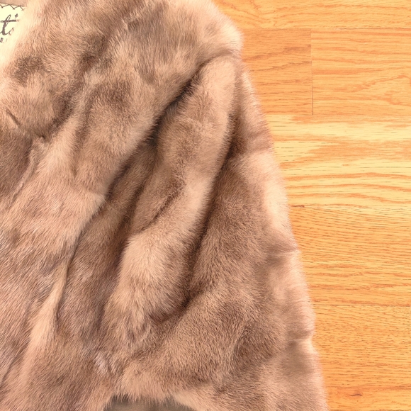 **Super Pretty Mink Stole** - Picture 7 of 14